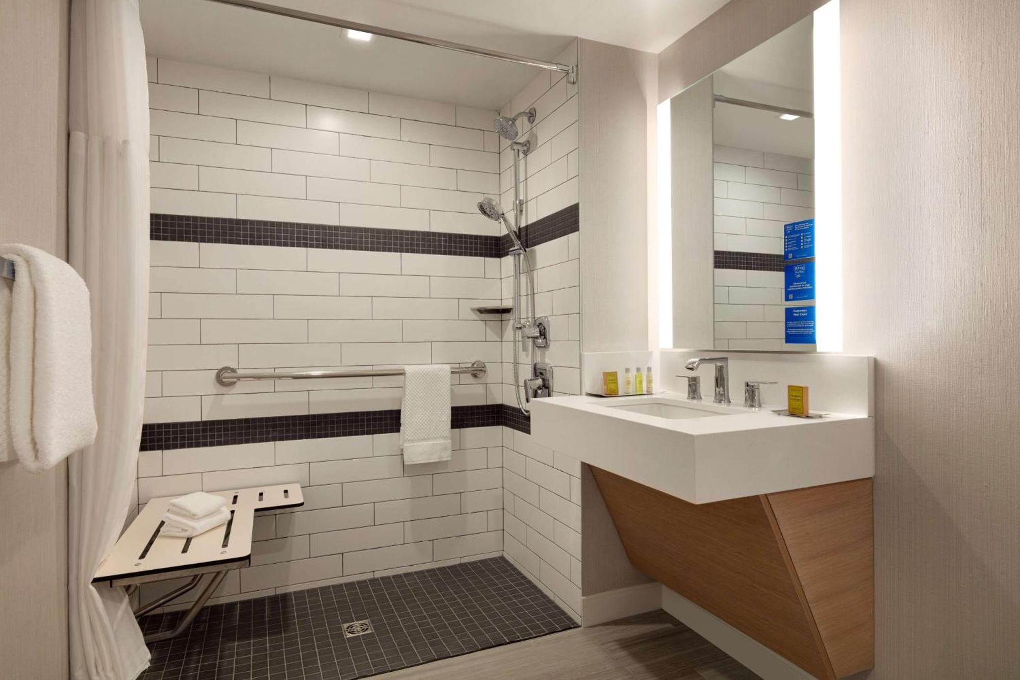 Doubletree By Hilton Canton Downtown Luaran gambar